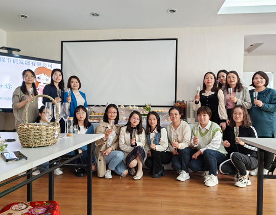 女神節(jié)里笑容翻飛，歡樂(lè)不退